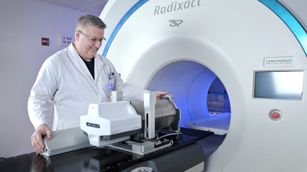 Medical physicist working with Delta4 Phantom+ and HexaMotion together with Accuray Radixact